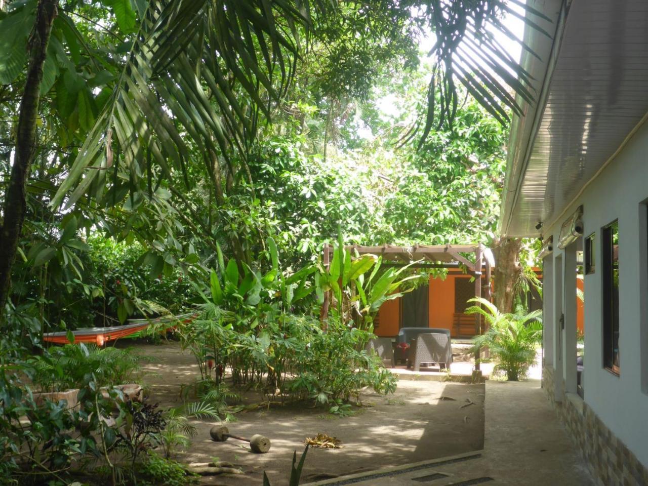 Aracari Garden Hostel Tortuguero Exterior foto